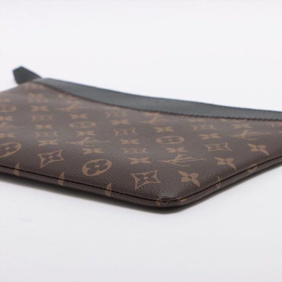 Louis Vuitton Daily Pouch - Picture 6 of 11